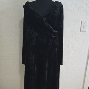 Chelsea28 Black Velvet Long Sleeve Dress
